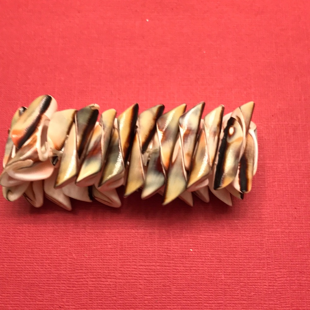 NWOT  Shell Elastic Band Bracelet